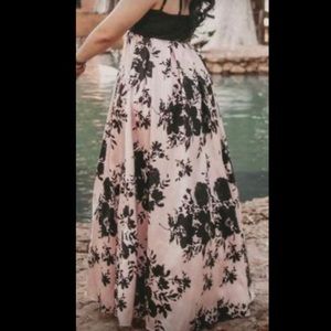 BEAUTIFUL FLORAL DRESS - LIGHT PINK AND BLACK